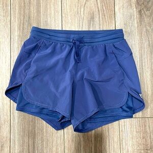 Athletic shorts with pockets